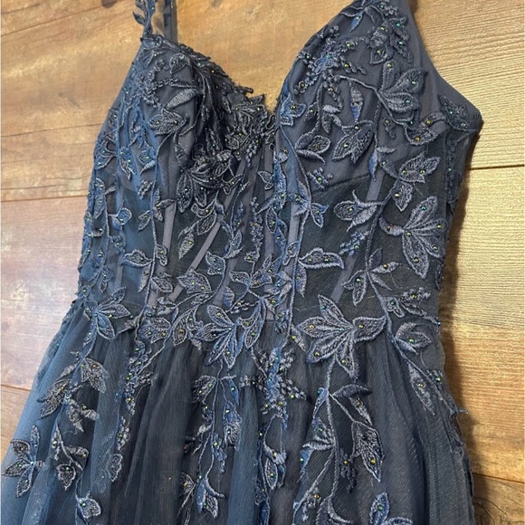 David’s Bridal Blue Tulle Prom Dress - Picture 3 of 9